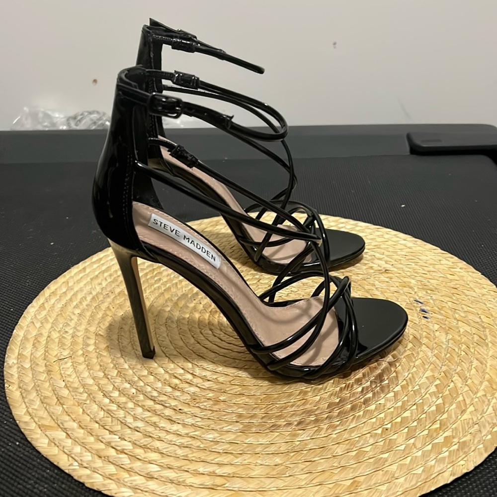Steve Madden PU Patent Leather Strappy Sandals Heel Size 6.5
